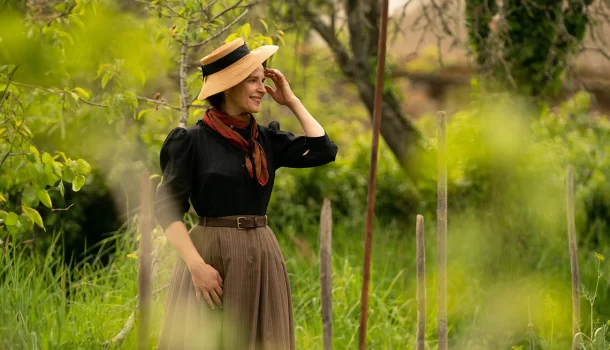 Aplaudido de pé por 8 minutos no Festival de Cannes, obra-prima com Juliette Binoche está no Prime Video