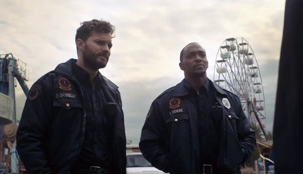 Ficção científica com Jamie Dornan e Anthony Mackie está de volta à Netflix