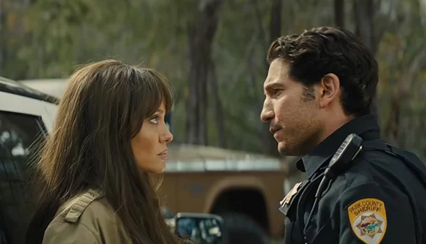 Dirigido por Taylor Sheridan, o roteirista mais celebrado do momento, último filme de Angelina Jolie chega ao Prime Video
