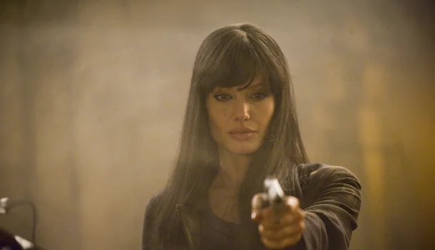 Thriller de ação com Angelina Jolie e Liev Schreiber indicado ao Oscar está na Netflix