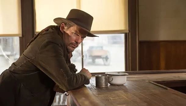 Imperdível na Netflix: Ethan Hawke vai salvar seu dia no melhor faroeste que você verá no mês de agosto