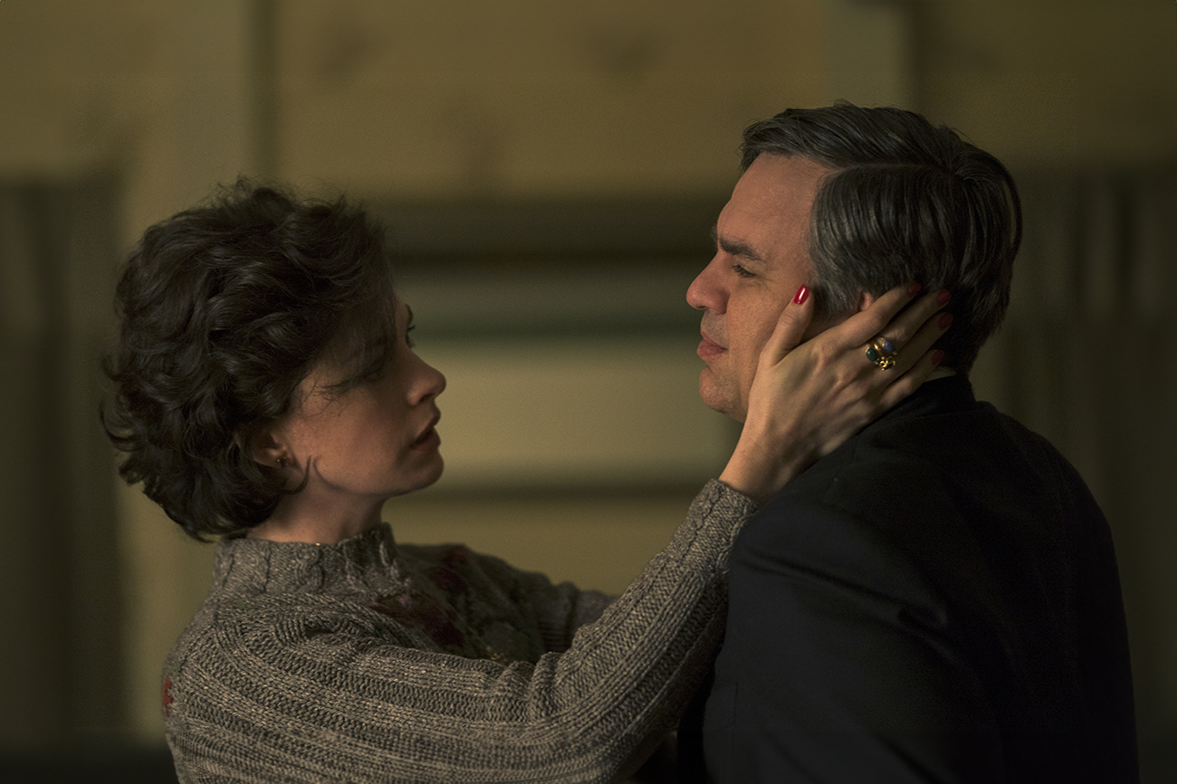 Thriller dramático baseado em história real, com Mark Ruffalo e Anne Hathaway, está na Netflix
