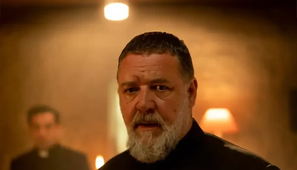 Terror com Russell Crowe mistura sagrado e profano e te leva ao limite do medo, no Prime Video