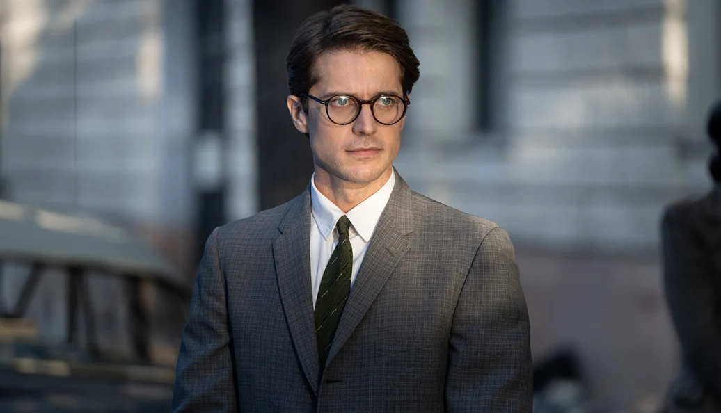 Sra Harris Vai a Paris