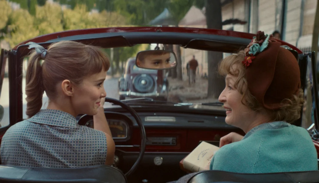 Sra. Harris vai a Paris