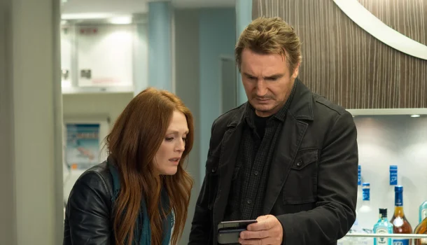 Ação com Julianne Moore e Liam Neeson, na Netflix, lidera o Top 1 de filmes mais assistidos do Brasil na atualidade