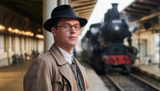 O homem que salvou 669 crianças — e o mundo quase esqueceu: Anthony Hopkins no filme emocionante do Prime Video