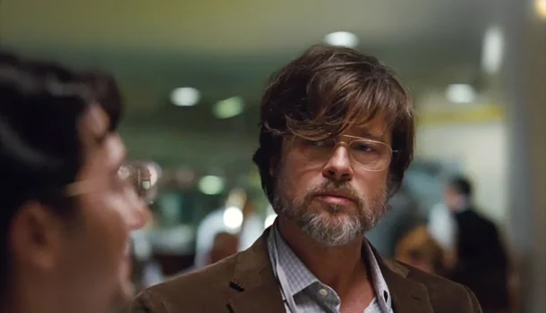 Na Netflix, o filme com Brad Pitt que ganhou o Oscar, derrubou Wall Street e te faz rir pelos motivos mais errados possíveis