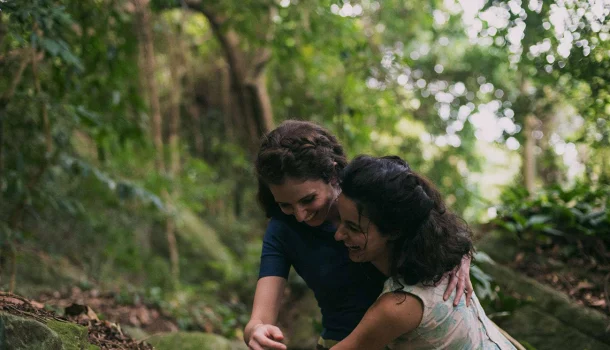 Inspirado no romance de Martha Batalha, o filme brasileiro reverenciado pela crítica internacional como uma obra-prima acaba de estrear na Netflix