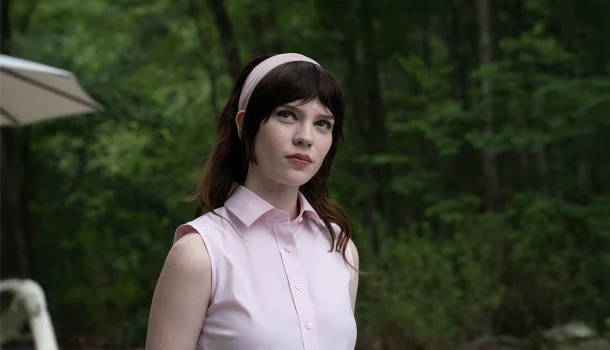Parece bobinho, mas não é — thriller de ficção científica com Sophie Thatcher e Jack Quaid vai te surpreender, no Prime Video