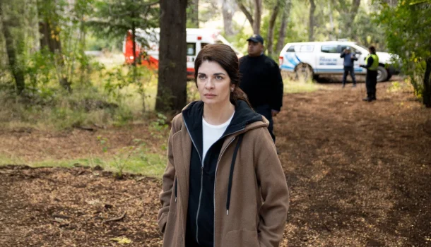 A série de Harlan Coben que acaba de chegar à Netflix e é um novo mistério de detetive estilo Agatha Christie para ser desvendado