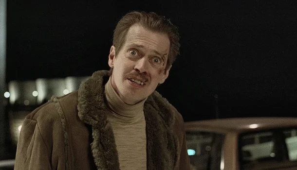 Antes de virarem lendas do cinema, os irmãos Coen fizeram esse crime malfeito virar obra-prima. Tá no Prime Video