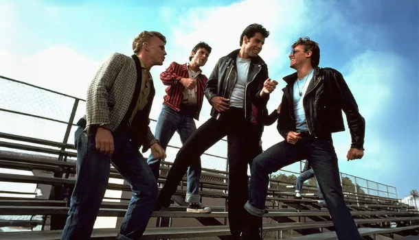 Um ícone cultural que transcendeu gerações — maior papel da carreira de John Travolta está na Netflix