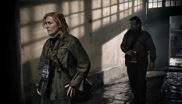 Premiado e aclamado pela crítica, filme com Kate Winslet, adaptado do best-seller que vendeu 5 milhões de cópias, está no Prime Video