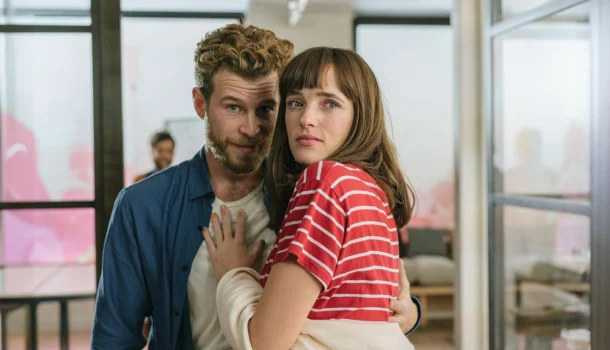 A melhor comédia romântica da Netflix: um tesouro escondido que vai te fazer rir, suspirar e se apaixonar