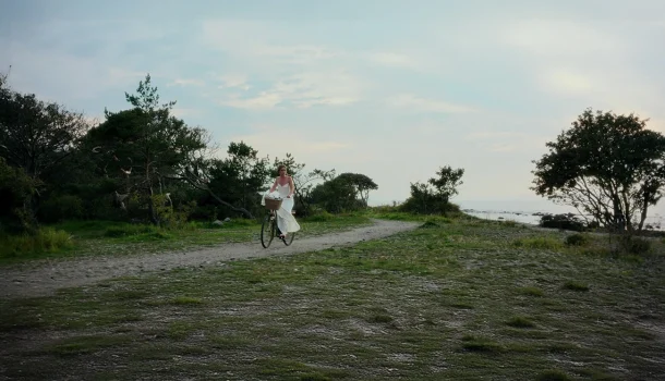 A comédia romântica encantadora e irresistível que vai te fazer querer conhecer as belíssimas paisagens suecas, na Netflix