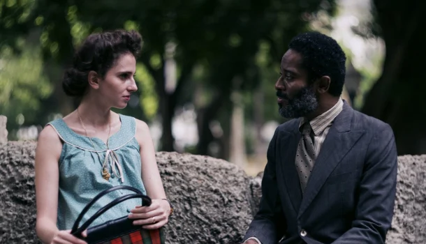 Inspirado no romance de Martha Batalha, o filme brasileiro celebrado como obra-prima pela crítica internacional acaba de chegar à Netflix