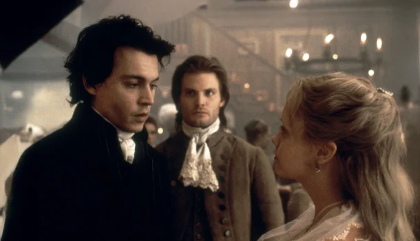 Johnny Depp em seu papel mais estranho. Tim Burton em seu momento mais brilhante. A Netflix trouxe de volta esse delírio visual