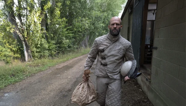 Thriller de ação explosivo, com Jason Statham, que vai deixar seus olhos grudados na tela, no Prime Video