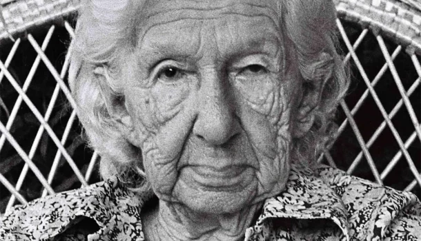 40 anos sem Cora Coralina: 5 poemas que provam por que ela nunca foi embora de verdade