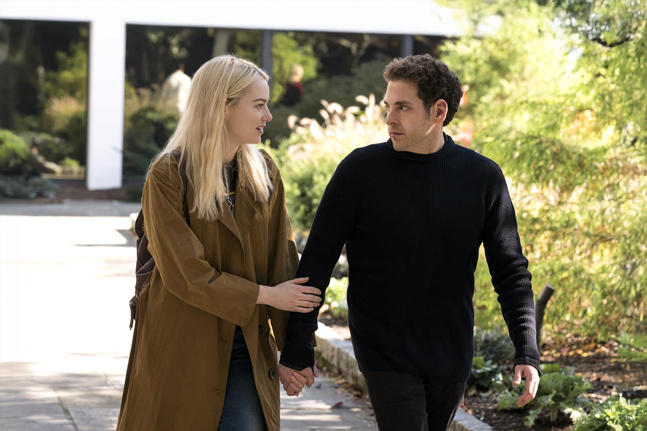 Emma Stone e Jonah Hill em cena de Maniac