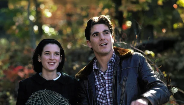 Um clássico imortal do cinema, uma obra-prima definitiva: filme com Winona Ryder e Cher no Prime Video