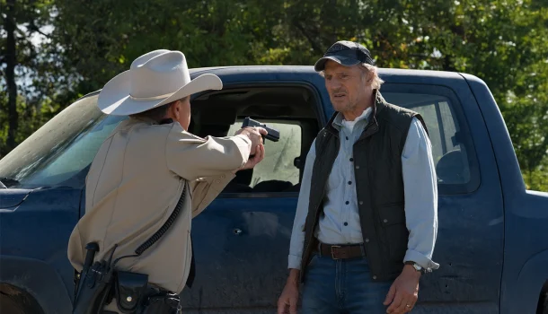 Inspirado em personagem de Clint Eastwood, faroeste com Liam Neeson está na Netflix