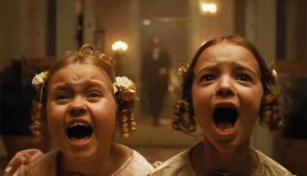 Você pode tremer de medo ou rir de nervoso, mas terror de Robert Eggers, no Prime Video, não vai te deixar sair ileso das emoções