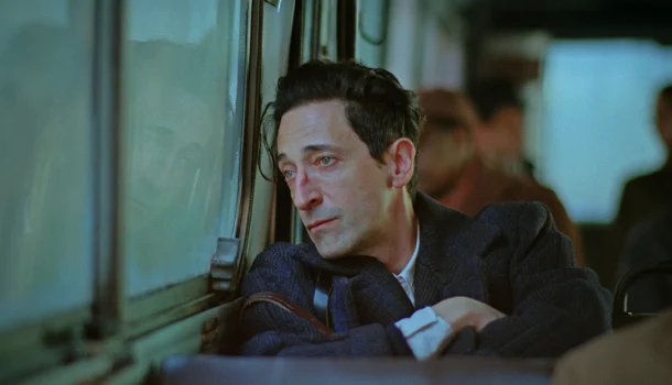 Filme que ressuscitou carreira de Adrien Brody, relegado a papeis pequenos após levar o Oscar, chega ao Prime Video