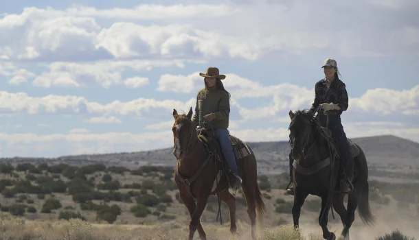 Paisagens selvagens, corações partidos: o melhor faroeste de 2025 acaba de estrear na Netflix