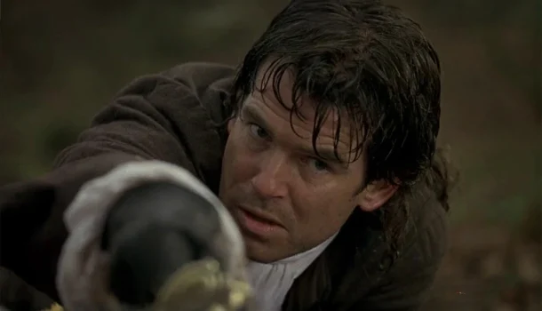Quase 30 anos após seu lançamento, filme com Pierce Brosnan é um dos mais assistidos da atualidade no mundo, pela Netflix