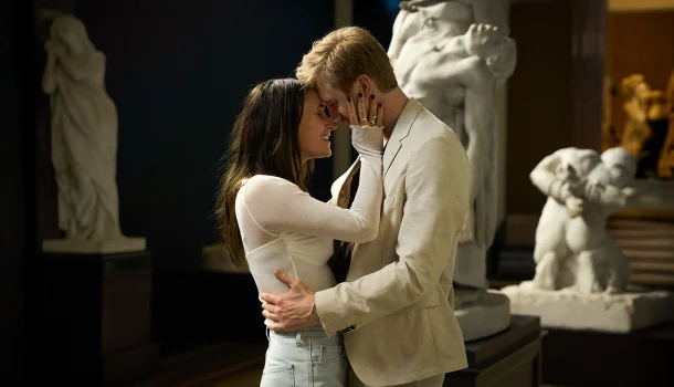 A história de amor mais divertida que abril vai te mostrar na Netflix