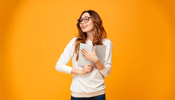 5 livros que você começa achando que não vai gostar… e termina chorando abraçado ao travesseiro