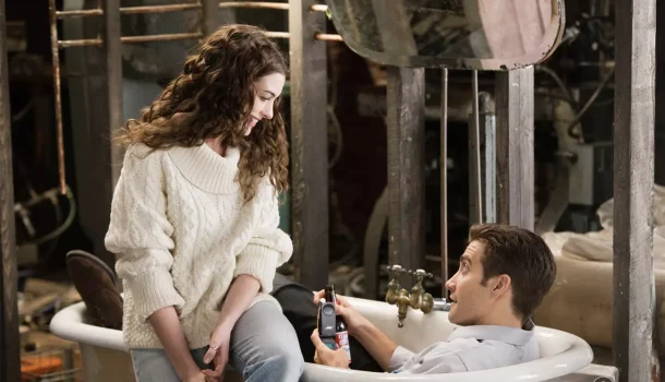 Jake Gyllenhaal e Anne Hathaway em um dos romances mais incríveis emenos clichês do cinema — na Netflix