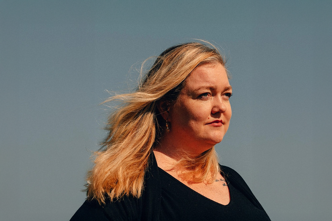 Por que Colleen Hoover virou religião — mesmo sendo literariamente rasa?
