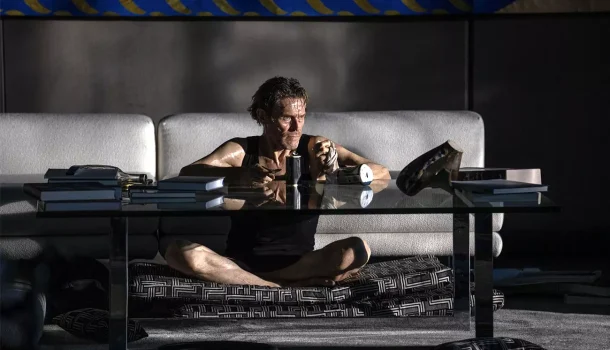 Atuação extraordinária de Willem Dafoe em thriller claustrofóbico na Netflix