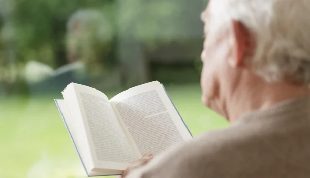 5 livros que tratam o luto como poesia (e não como fim)