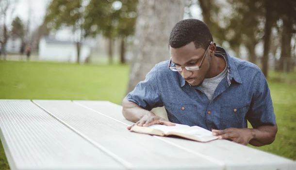 6 livros que ninguém te indicou — mas que vão te encontrar no momento exato da sua vida