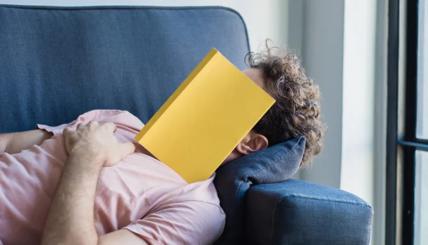 7 livros que todo mundo mente que leu — mas quase ninguém passou da metade