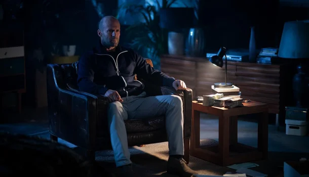 O filme mais sombrio de Guy Ritchie tem um final que está deixando todo mundo desconcertado