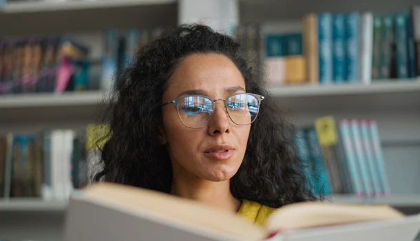 7 livros que pareciam suaves — até rasgarem algo que você nem sabia que existia