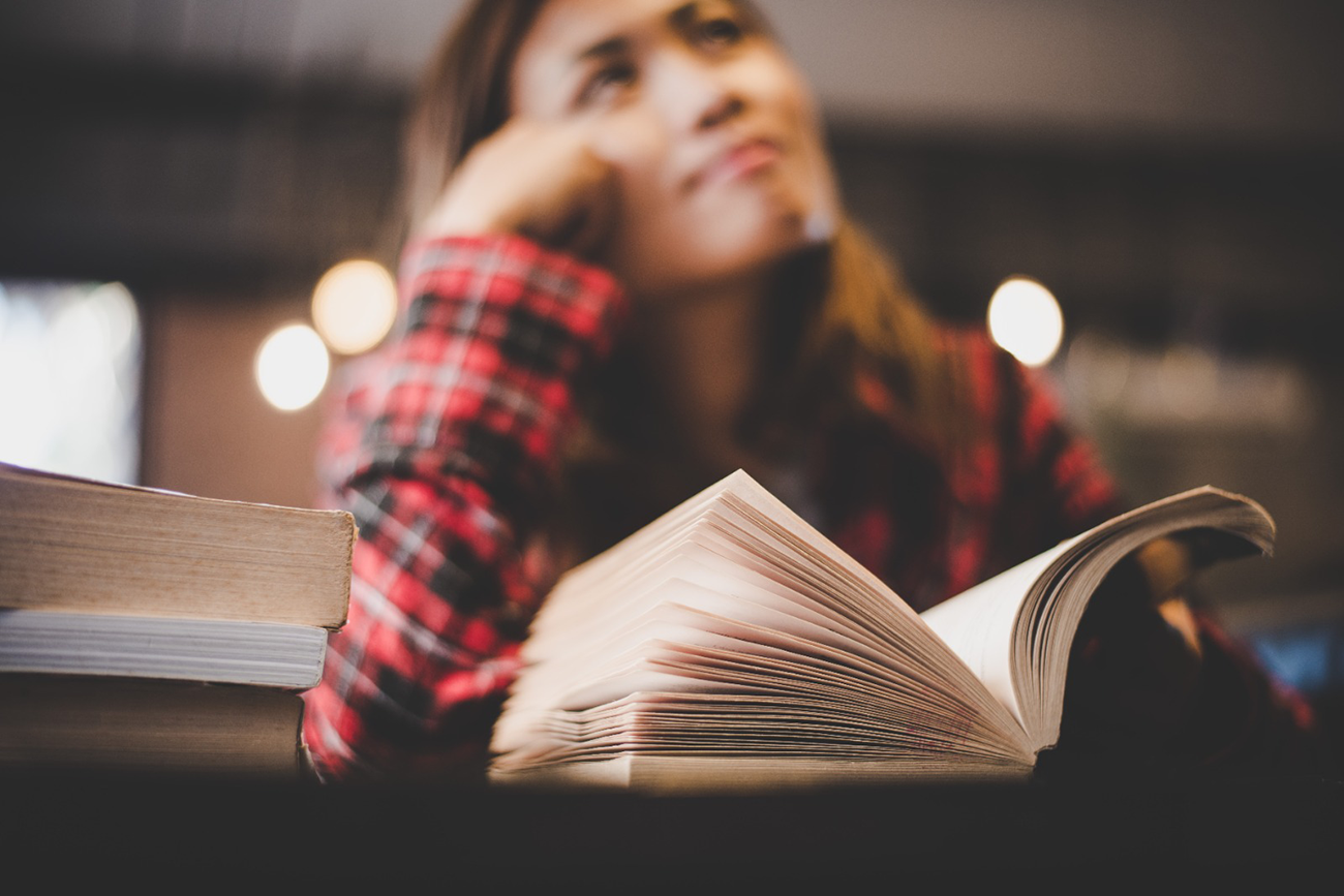 5 livros que a Universidade de Oxford reconhece como tão marcantes que você vai querer reler mais de uma vez