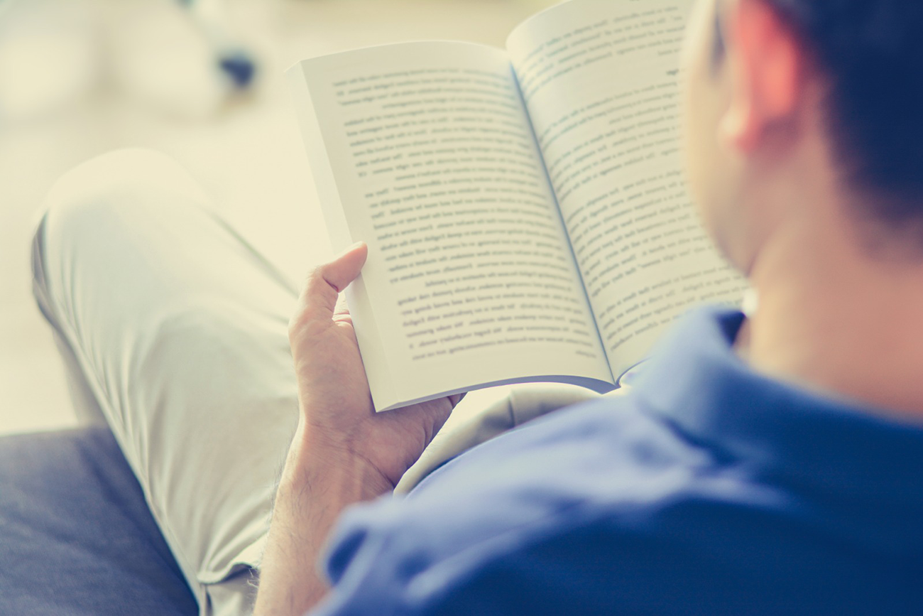 6 livros que parecem simples, mas escondem verdades que só se entende depois dos 30