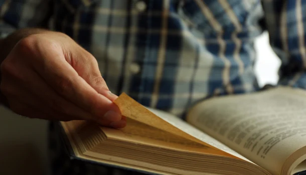 4 livros para quem se veste de preto e lê filosofia no café
