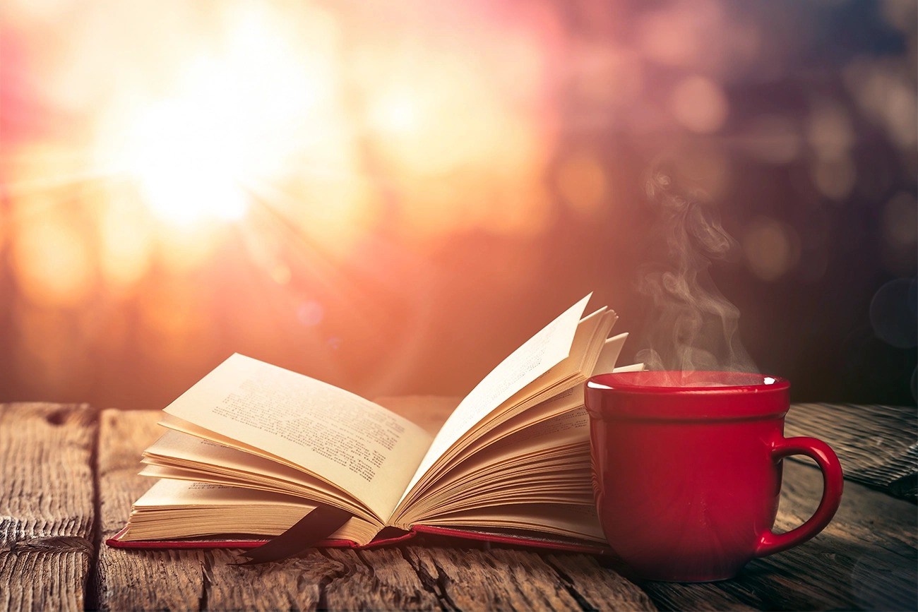 10 chás perfeitos para acompanhar livros inesquecíveis: combinações que vão te fazer sentir cada página