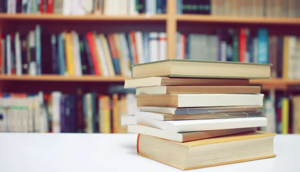 5 livros fantasmas — os títulos que todo mundo compra, mas quase ninguém lê