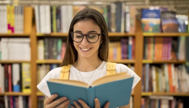 5 livros que melhoram seu vocabulário e sua escrita — sem parecer uma aula chata