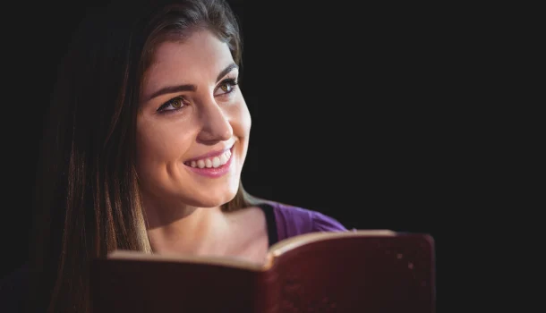 Literatura cristã disfarçada de ficção: manipulação religiosa nos best-sellers inspiradores