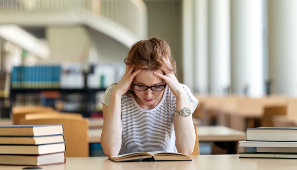 7 livros que literalmente mudam a estrutura do seu cérebro — e a ciência prova!
