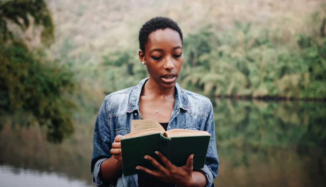 Mulher Lendo